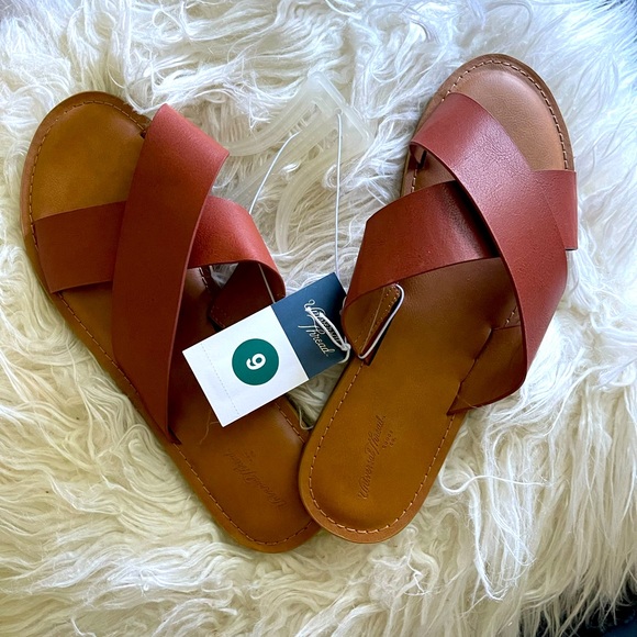 Universal Thread Shoes - Universal thread camel slides